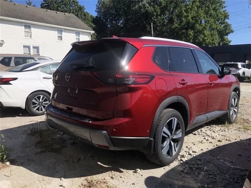 2024 Nissan Rogue SL photo 1