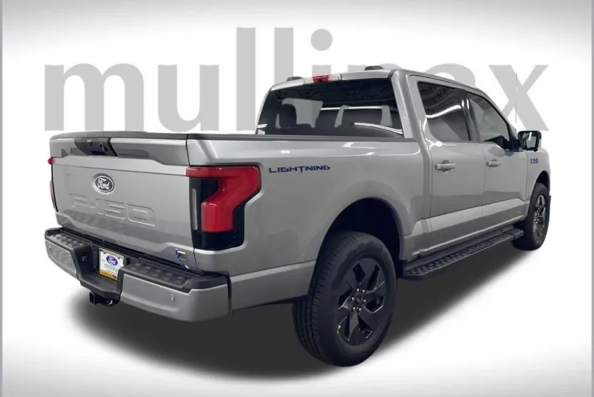 2025 Ford F-150 Lightning photo 1