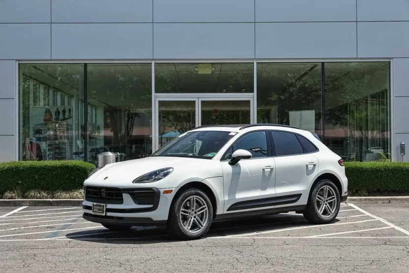 2024 Porsche Macan T photo 1