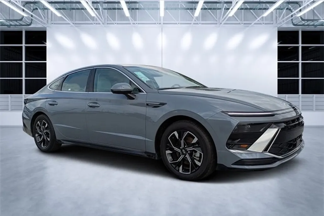 2024 Hyundai Sonata SEL photo 1