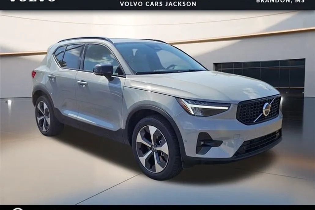 2026 Volvo XC40 Plus photo 1