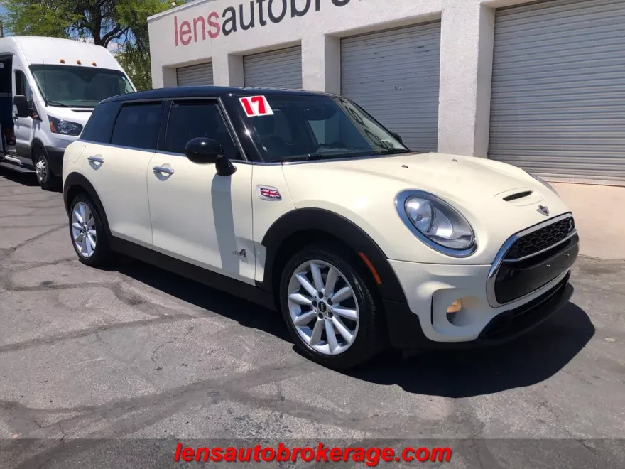 2017 Mini Clubman Base S ALL4 photo 1