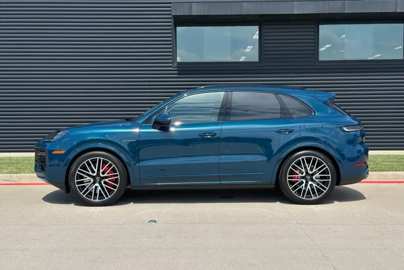 2025 Porsche Cayenne E-Hybrid Turbo photo 1