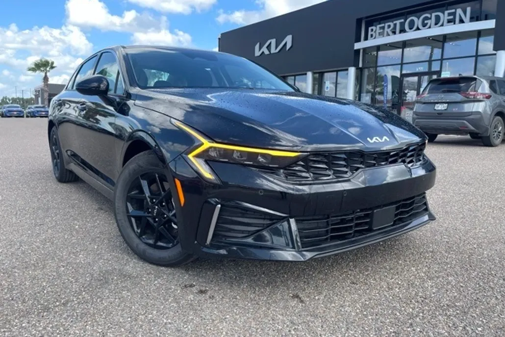 2025 Kia K5 LXS photo 1