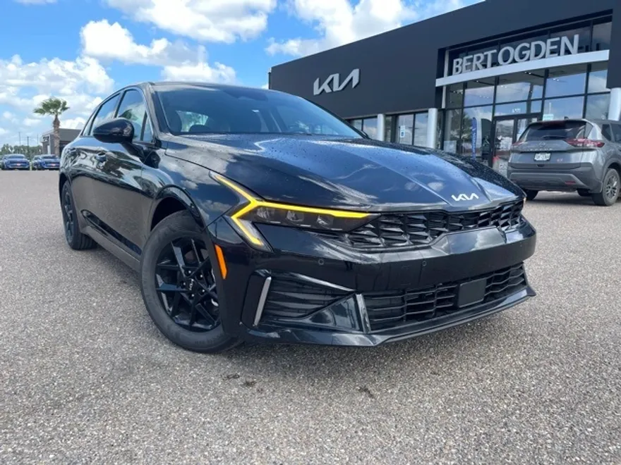 2025 Kia K5 LXS photo 1