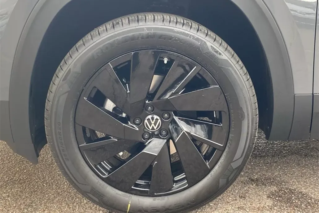 2026 Volkswagen Atlas Cross Sport SE Technology photo 1