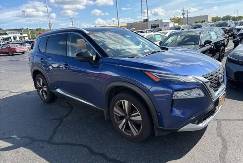2022 Nissan Rogue Platinum photo 1