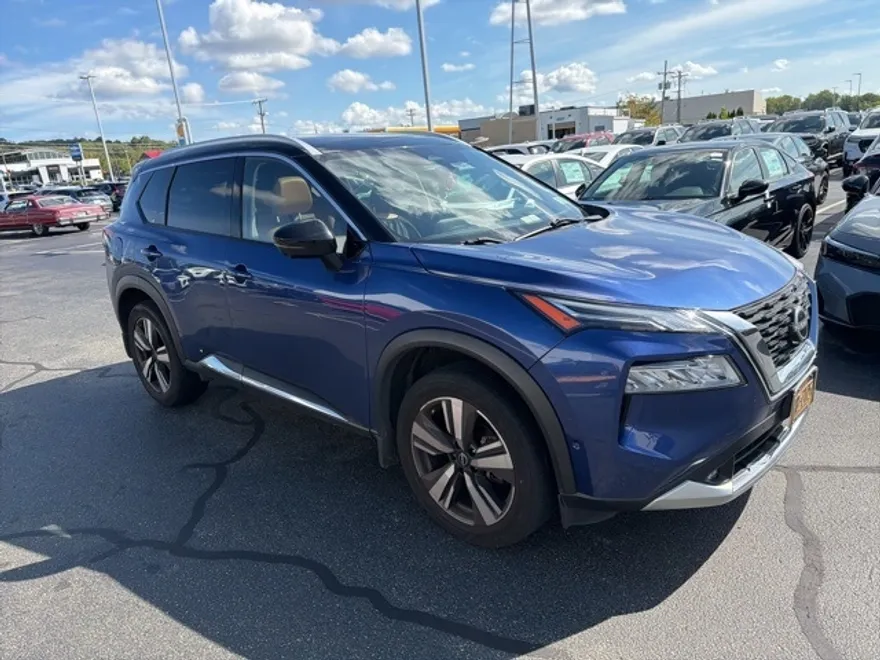 2022 Nissan Rogue Platinum photo 1