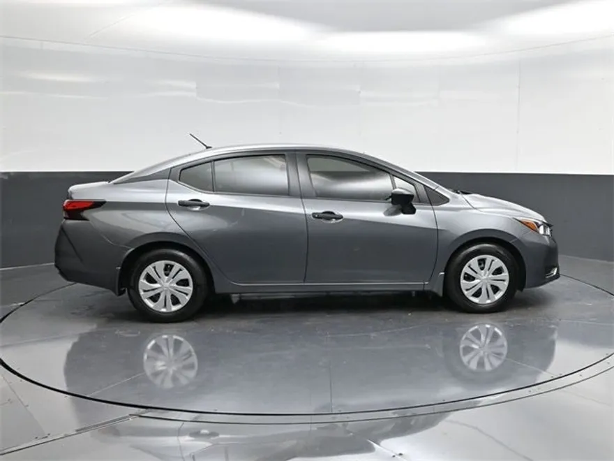 2024 Nissan Versa 1.6 S photo 1