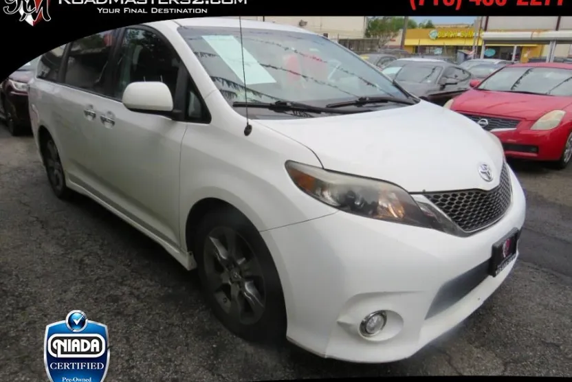 2014 Toyota Sienna SE photo 1