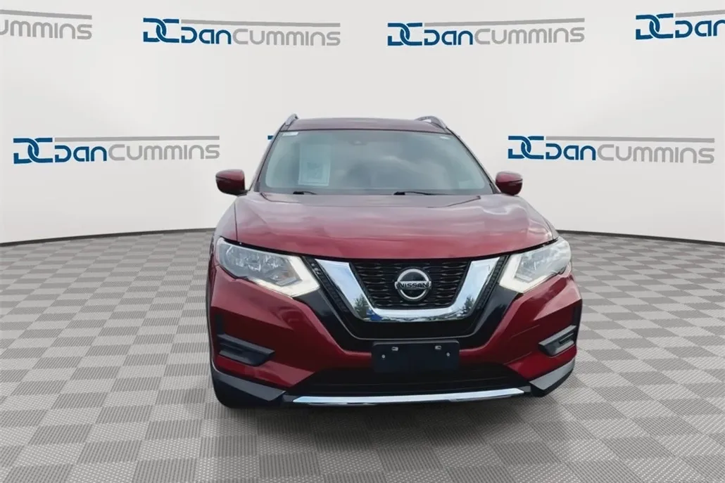 2019 Nissan Rogue SV photo 1