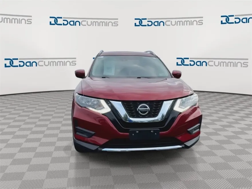 2019 Nissan Rogue SV photo 1