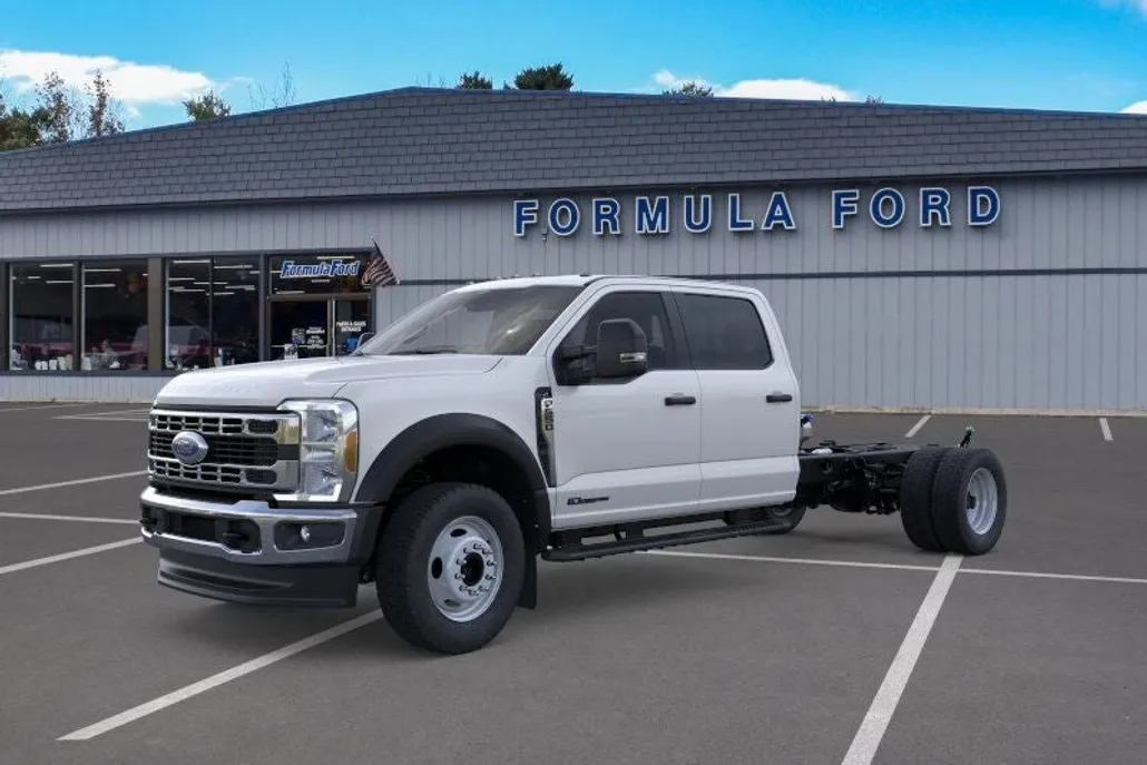2025 Ford F-550 photo 1