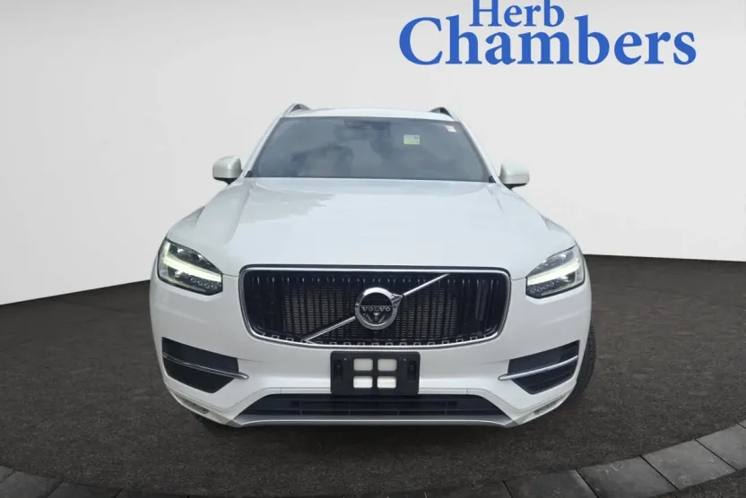 2018 Volvo XC90 T5 AWD Momentum photo 1