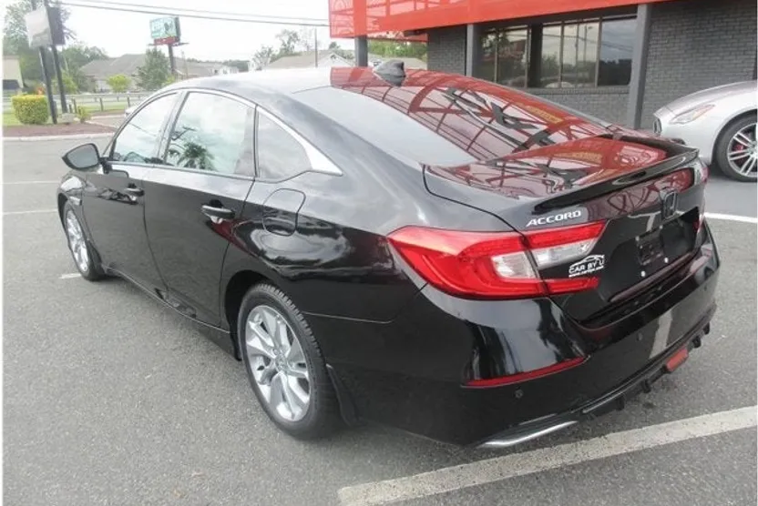 2018 Honda Accord LX 1.5T photo 1