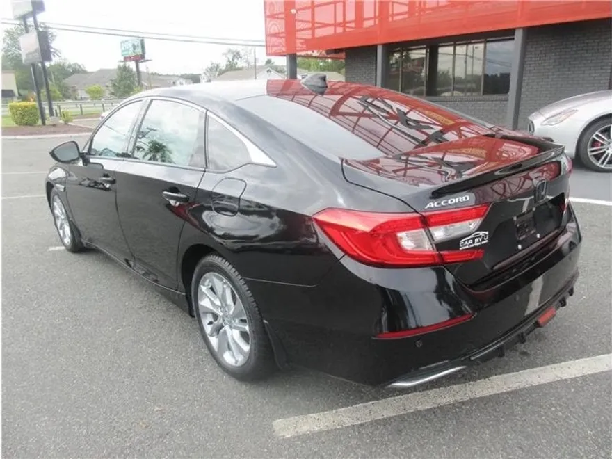 2018 Honda Accord LX 1.5T photo 1