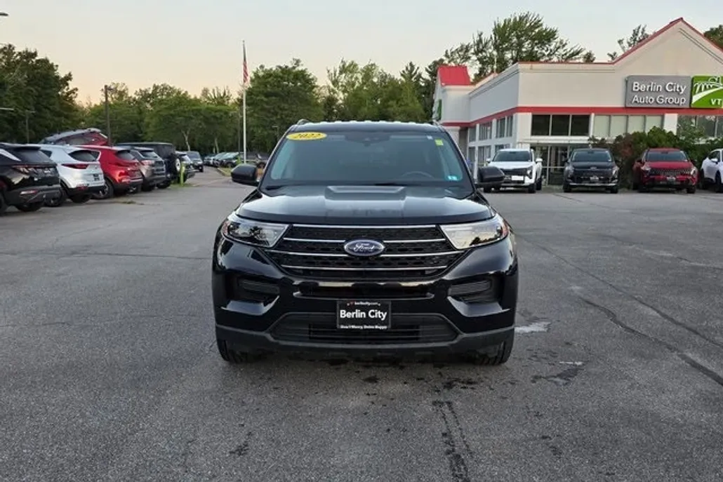 2022 Ford Explorer XLT photo 1