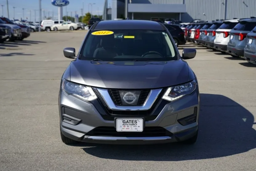 2017 Nissan Rogue S photo 1