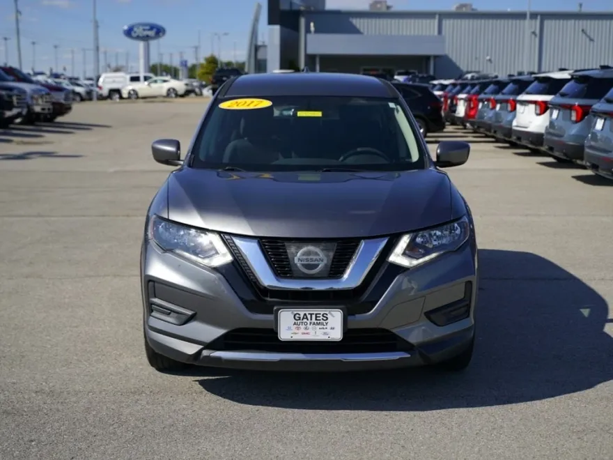 2017 Nissan Rogue S photo 1