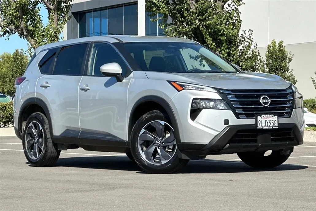2024 Nissan Rogue SV photo 1