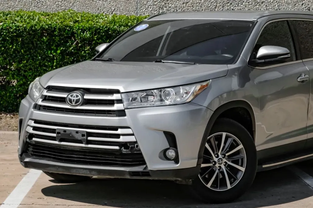 2019 Toyota Highlander XLE Sport photo 1