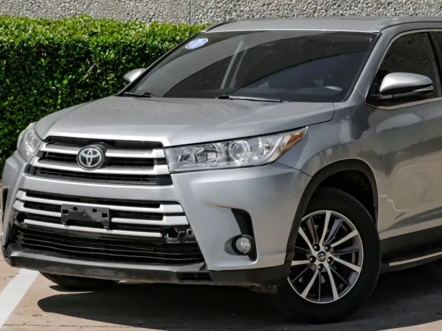 2019 Toyota Highlander XLE Sport photo 1