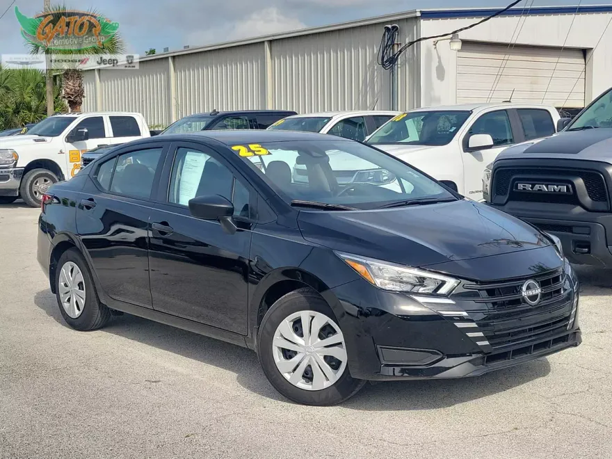 2025 Nissan Versa S photo 1