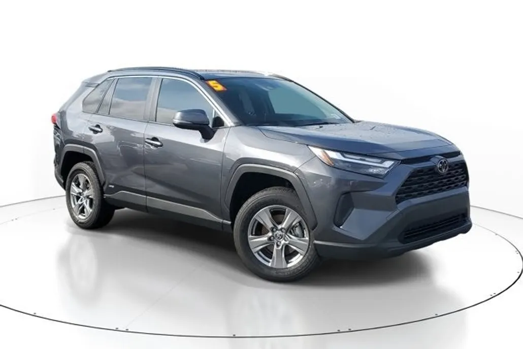 2025 Toyota RAV4 Hybrid XLE photo 1