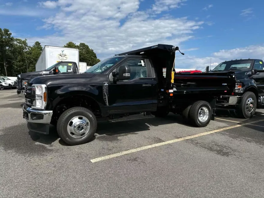 2025 Ford F-350 photo 1