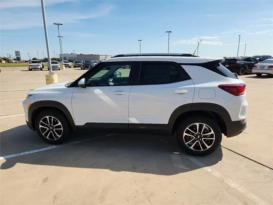 2025 Chevrolet Trailblazer LT photo 1