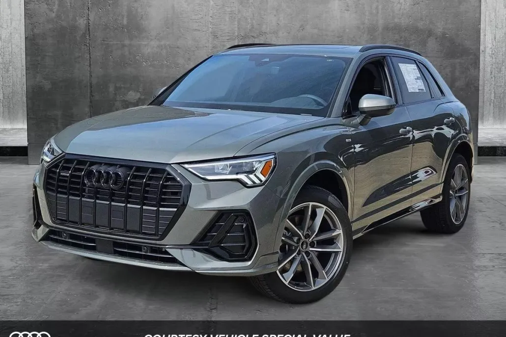 2025 Audi Q3 45 TFSI S line Premium photo 1