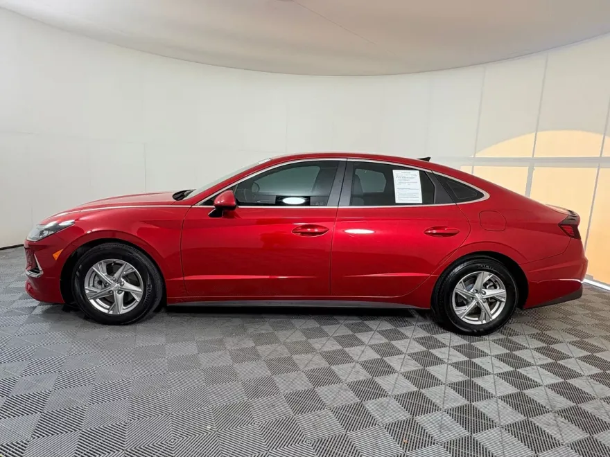 2022 Hyundai Sonata SE photo 1