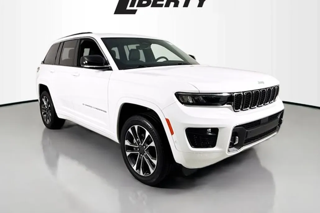 2024 Jeep Grand Cherokee Overland photo 1
