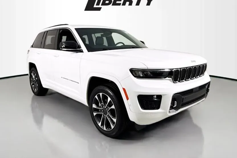 2024 Jeep Grand Cherokee Overland photo 1
