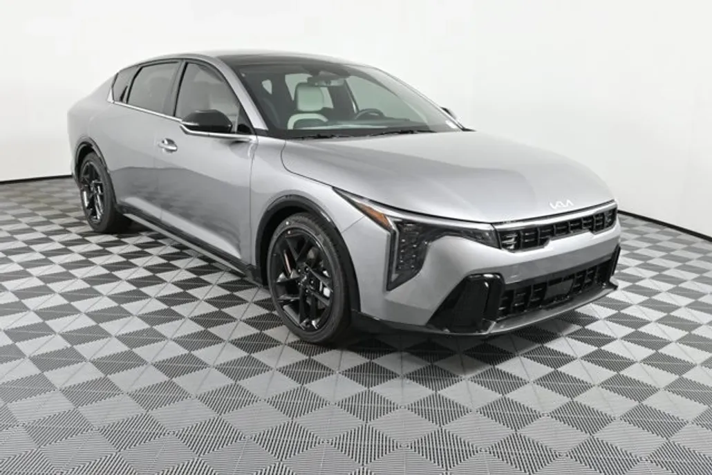 2025 Kia K4 GT-Line Turbo photo 1