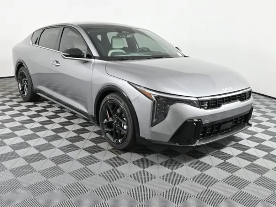 2025 Kia K4 GT-Line Turbo photo 1
