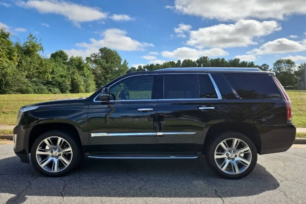 2016 Cadillac Escalade Luxury photo 1