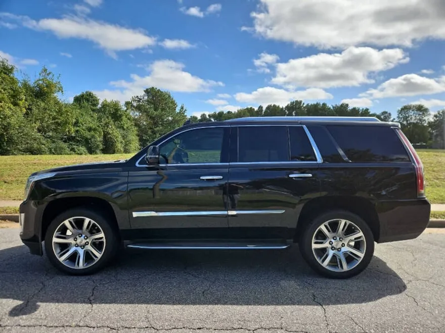 2016 Cadillac Escalade Luxury photo 1