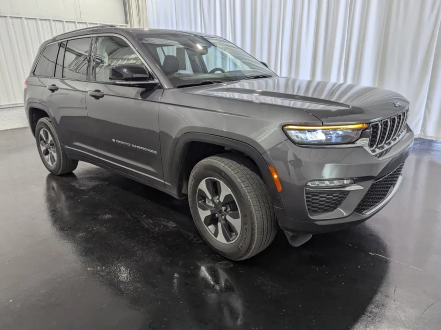2023 Jeep Cherokee 4xe photo 1