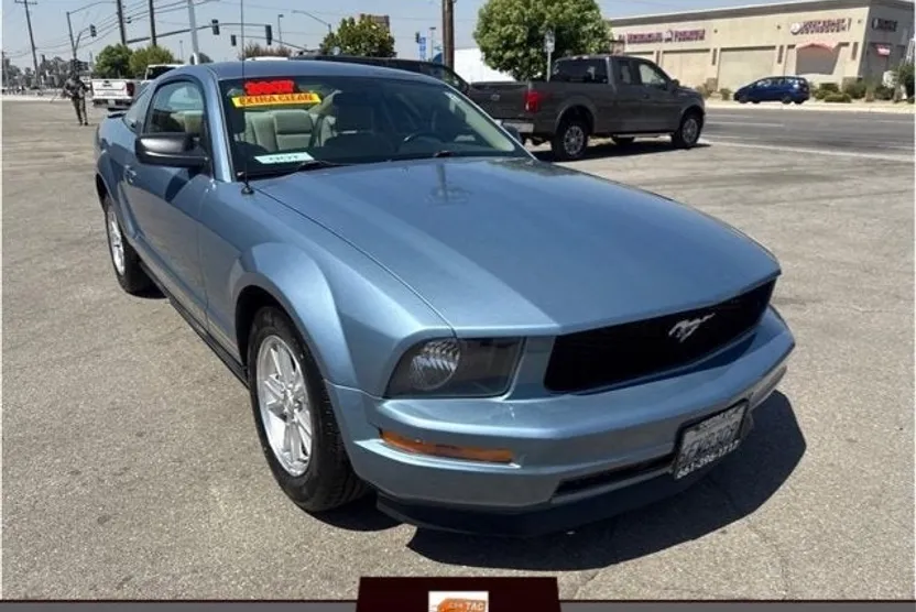 2007 Ford Mustang Deluxe photo 1