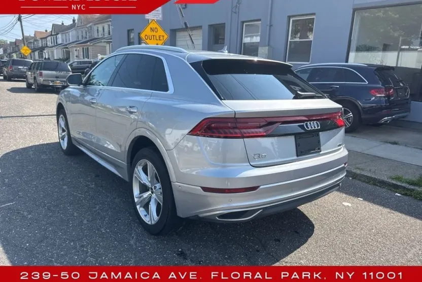 2022 Audi Q8 55 Premium Plus photo 1