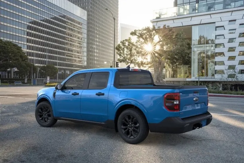 2024 Ford Maverick XLT photo 1