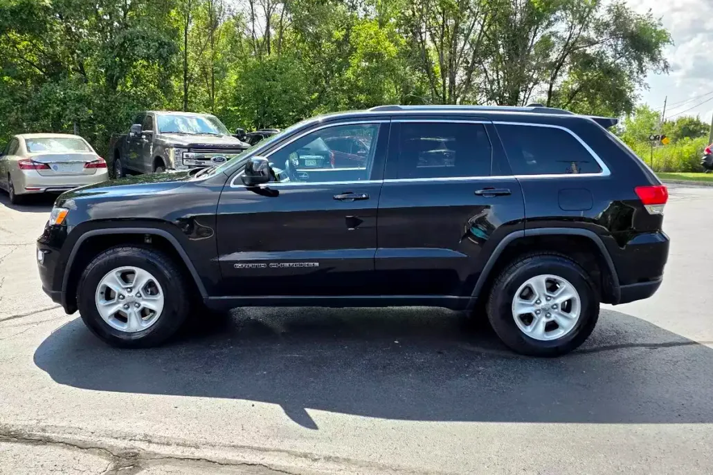 2017 Jeep Grand Cherokee Laredo photo 1