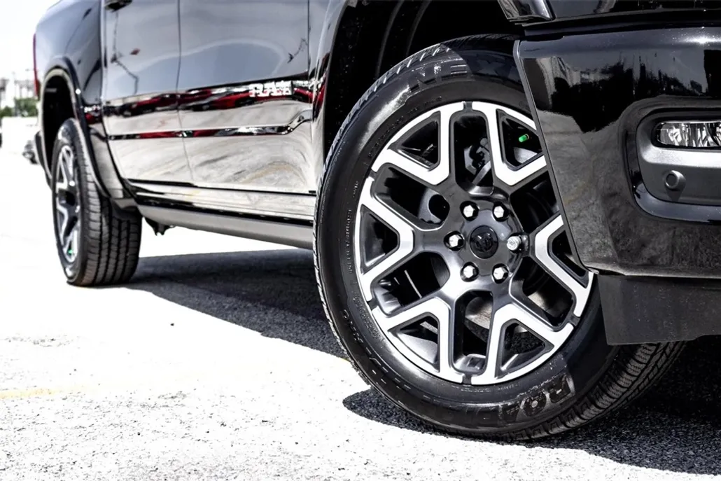 2025 Ram 1500 Laramie photo 1