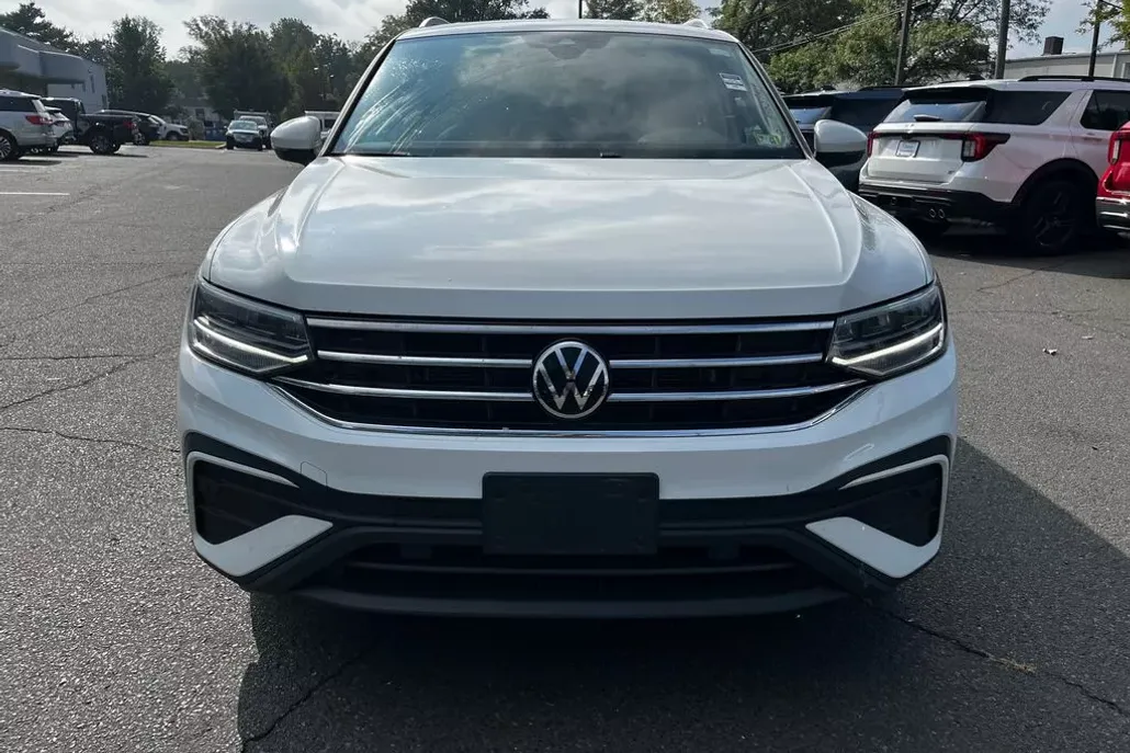 2022 Volkswagen Tiguan SE photo 1