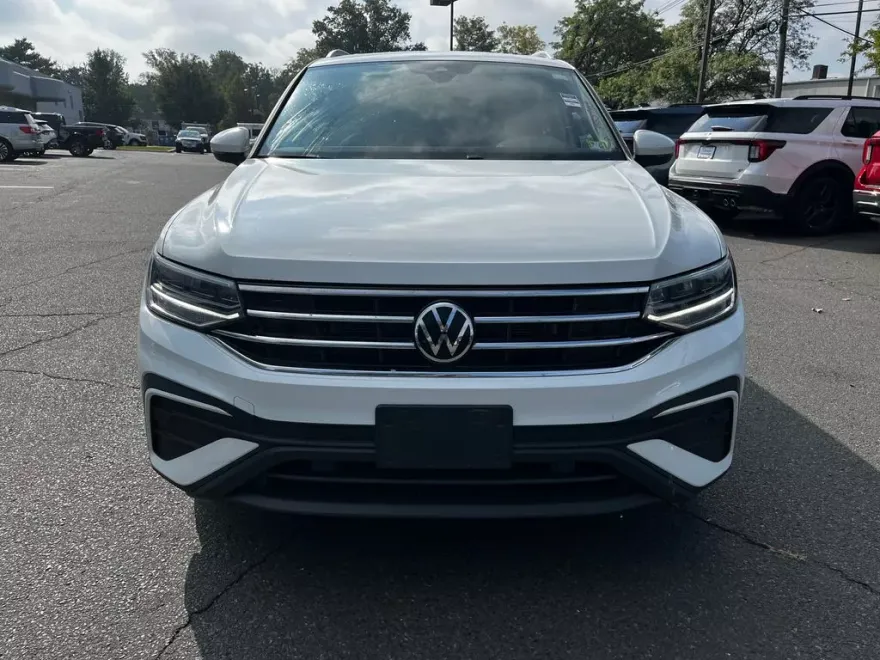 2022 Volkswagen Tiguan SE photo 1