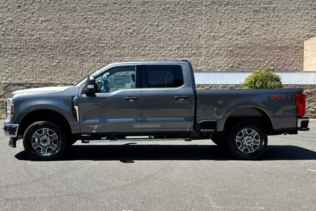 2025 Ford F-250 photo 1