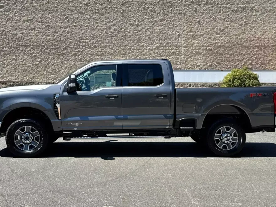 2025 Ford F-250 photo 1
