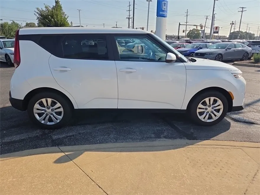 2020 Kia Soul LX photo 1