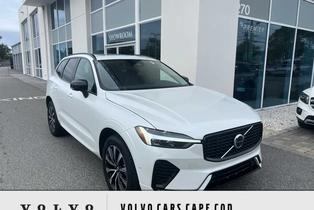 2025 Volvo XC60 B5 Plus photo 1